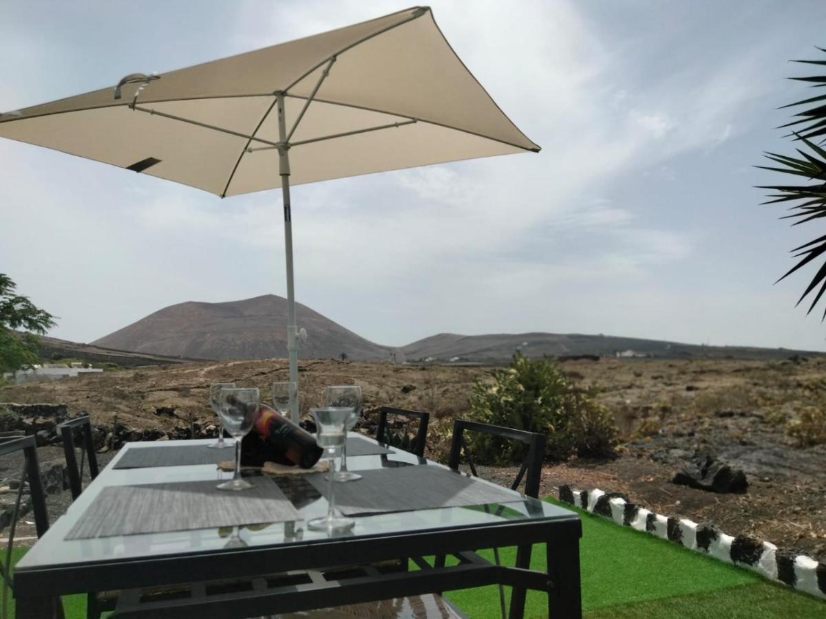 Lanzarote Casa Volcanica-Anclada Sobre La Lava Del Volcan Montana Blanca المظهر الخارجي الصورة