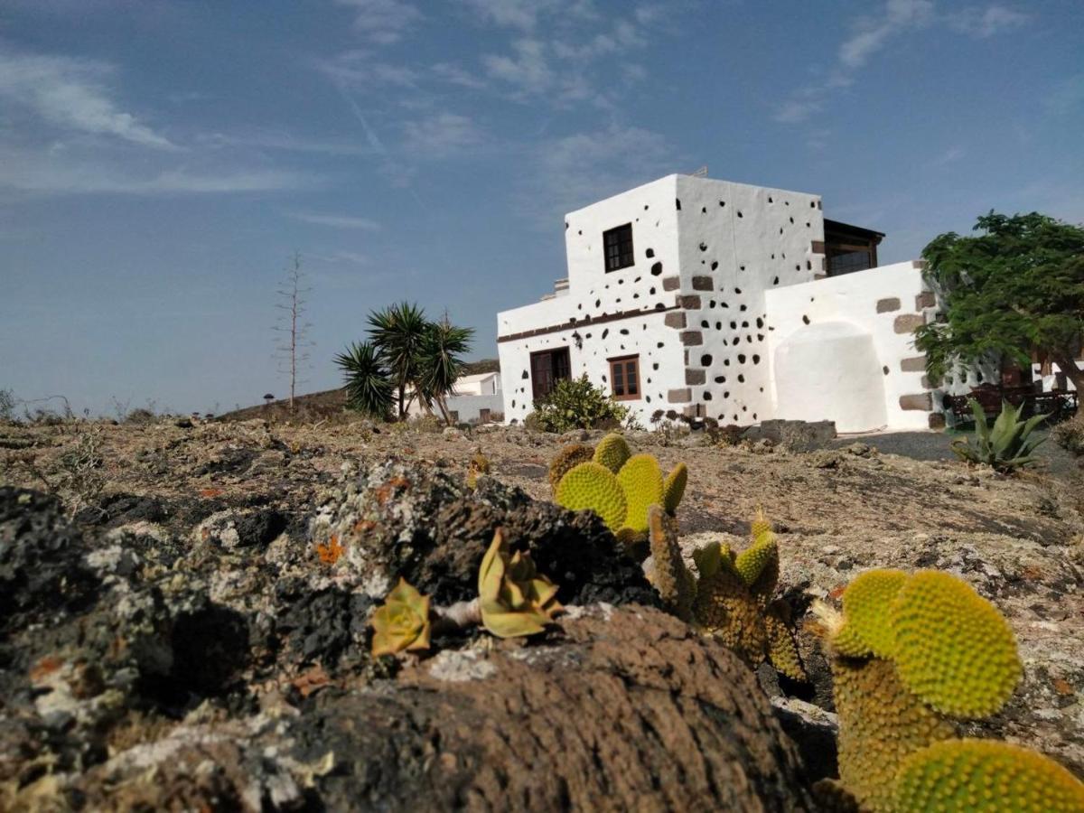 Lanzarote Casa Volcanica-Anclada Sobre La Lava Del Volcan Montana Blanca المظهر الخارجي الصورة